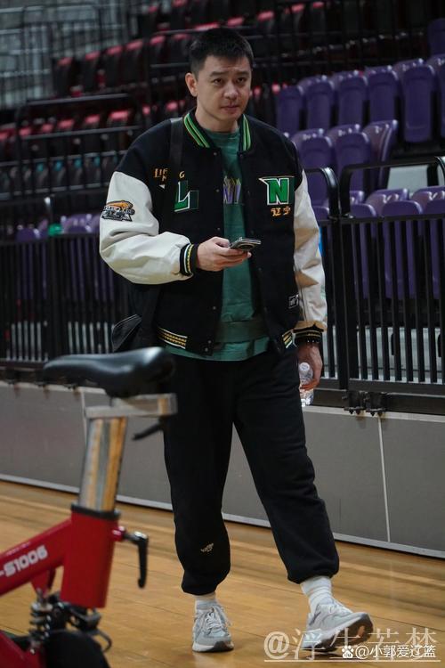 辽篮训练师社媒晒出球队赛前踩场照片并写道:首战来临 辽篮训练师社媒晒出球队赛前踩场照片并写道:首战来临