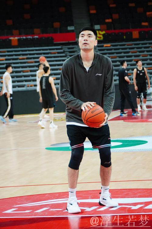 辽篮训练师社媒晒出球队赛前踩场照片并写道:首战来临 辽篮训练师社媒晒出球队赛前踩场照片并写道:首战来临