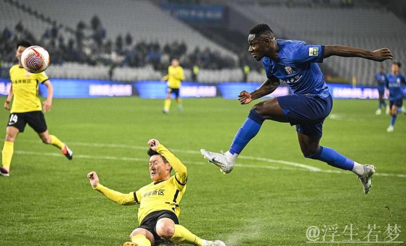 少了马莱莱,申花队内最佳得分手路易斯的攻击力减半。 少了马莱莱,申花队内最佳得分手路易斯的攻击力减半。